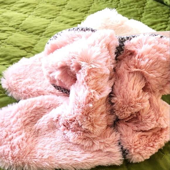 NWT Cabernet pink fuzzy slippers with extendable cuffs, size 9-10 - Picture 5 of 10